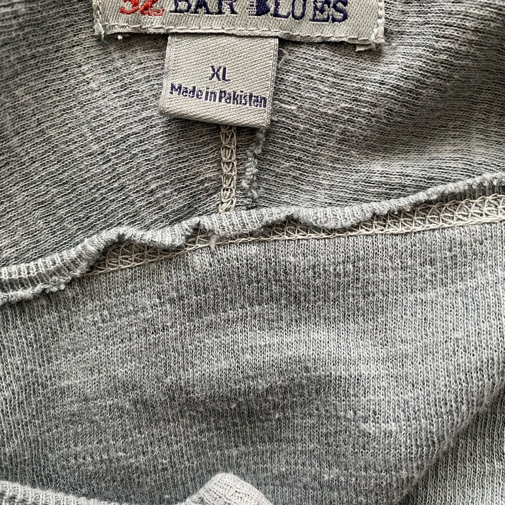 32 BAR BLUES Men’s Henley Shirt - Like New - Picture 3 of 5